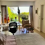 Kwatera prywatna Chez Isa, Espace Prive,1 Chambre, Salle De Bain, Coin Cuisine, Terrasse, Jardin, Entree Autonome, Parking *