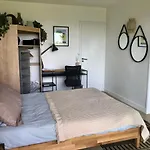 Homestay Chez Isa: Private Retreat With Garden Terrace *