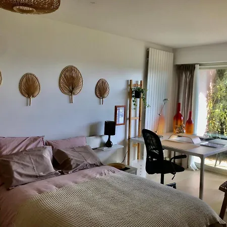 Chez Isa, Espace Prive,1 Chambre, Salle De Bain, Coin Cuisine, Terrasse, Jardin, Entree Autonome, Parking Kwatera prywatna Ceyrat