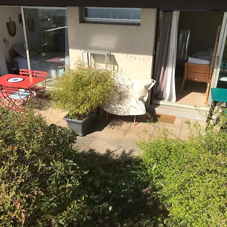 Homestay Chez Isa: Private Retreat With Garden Terrace Ceyrat