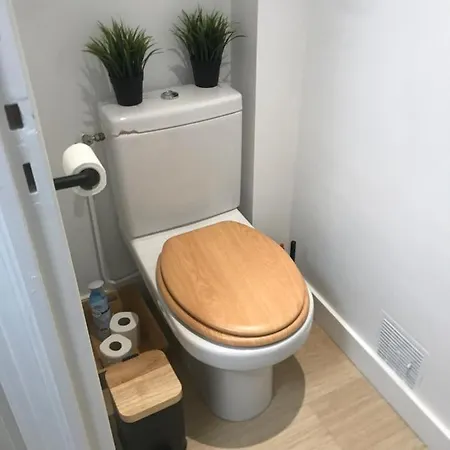 Alloggio in famiglia Chez Isa, Espace Prive, 1ou 2 Chambres, Terrasse Et Jardin, Entrée Autonome, Sdb Et Mini Cuisine Partagées Entre Les 2