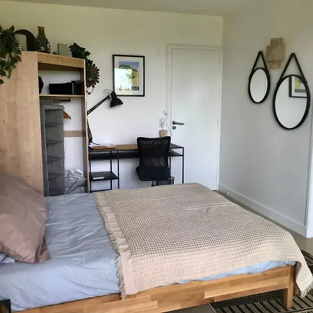 Kwatera prywatna Chez Isa, Espace Prive,1 Chambre, Salle De Bain, Coin Cuisine, Terrasse, Jardin, Entree Autonome, Parking *