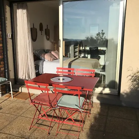 Chez Isa, Espace Prive, 1ou 2 Chambres, Terrasse Et Jardin, Entrée Autonome, Sdb Et Mini Cuisine Partagées Entre Les 2 Alloggio in famiglia