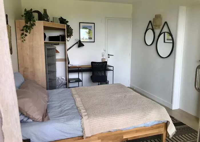 Accommodatie bij particulieren Chez Isa, Espace Prive,1 Chambre, Salle De Bain, Coin Cuisine, Terrasse, Jardin, Entree Autonome, Parking *